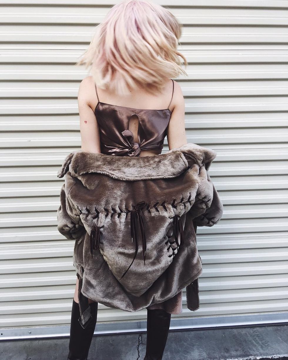 Përzgjedhja e rrobave të saj konsiderohet sensacionale.