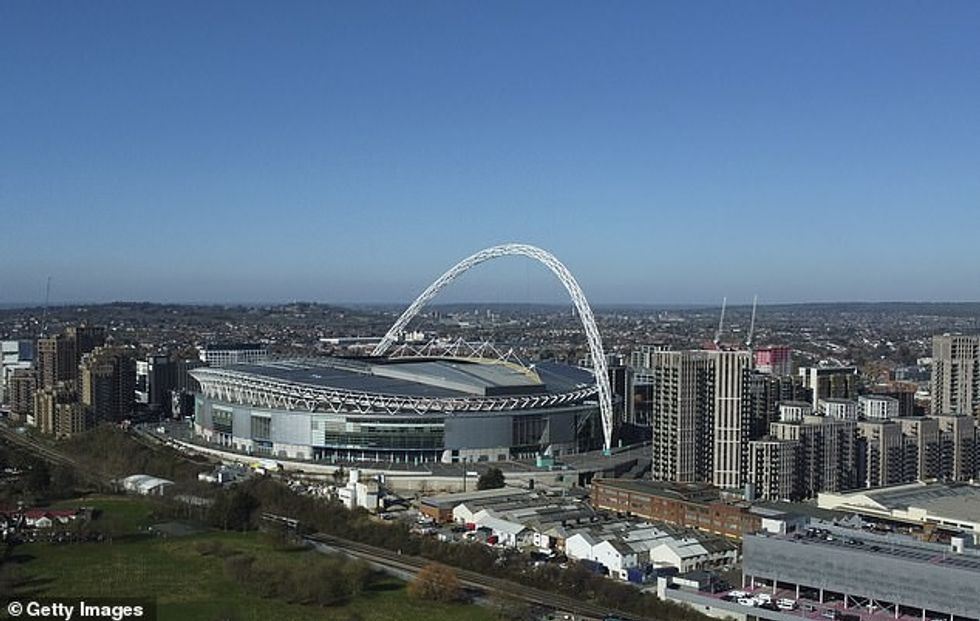 Pesë FA paraqitën një ofertë vetëm pasi hoqën një ofertë më ambicioze për Kupën e Botës 2030