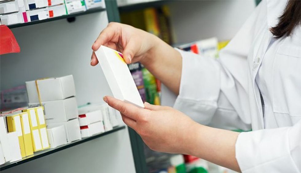 pharmacist_filling_a_prescription9779724_M-1_0