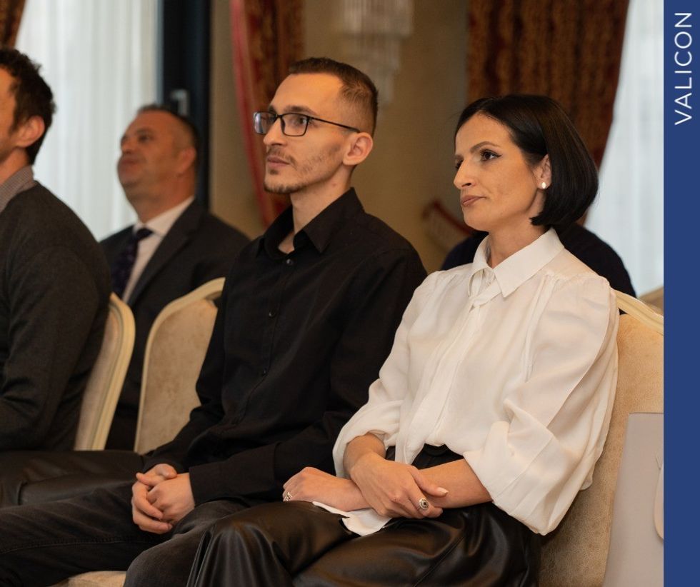 Photo in text Valicon