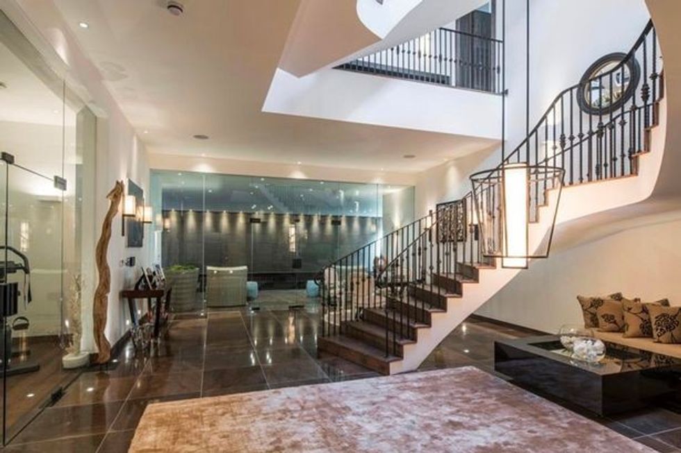 Pierre Emerick Aubameyang is house hunting and has his eyes on this amazing £16m mansion 3