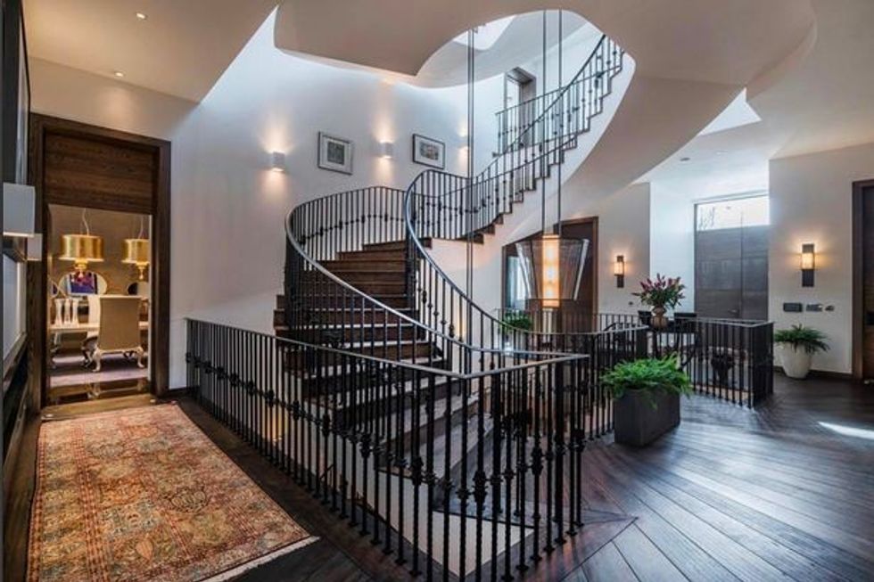 Pierre Emerick Aubameyang is house hunting and has his eyes on this amazing £16m mansion 4