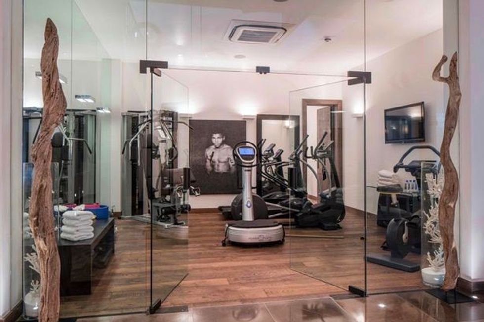 Pierre Emerick Aubameyang is house hunting and has his eyes on this amazing £16m mansion 6