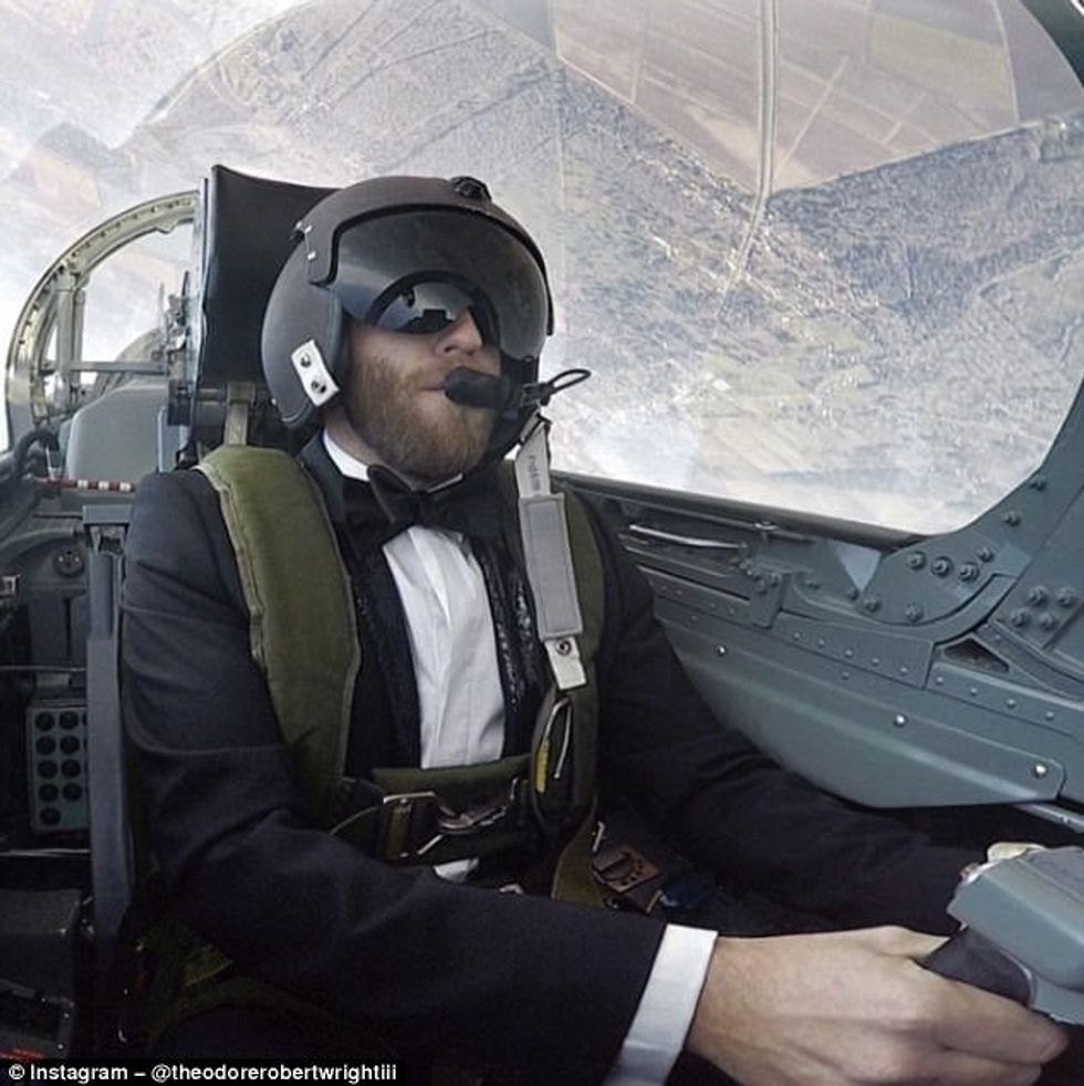 Pilotët që kanë mijëra ndjekës në rrjetin social shkaku i dukjes së bukur foto 8