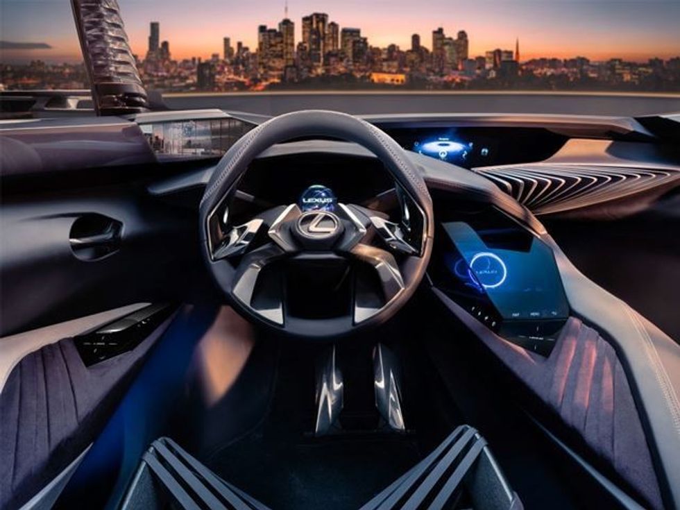 Pjesa e brendshme e Lexus UX ngjanë me skenat e filmit Star Wors foto 2