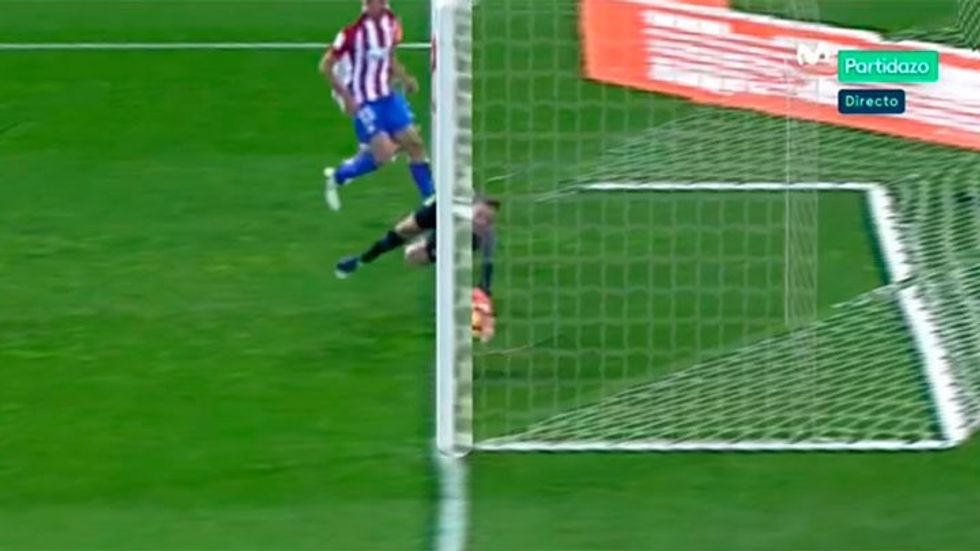 Pjesa më e madhe e topit ishte në vijë.