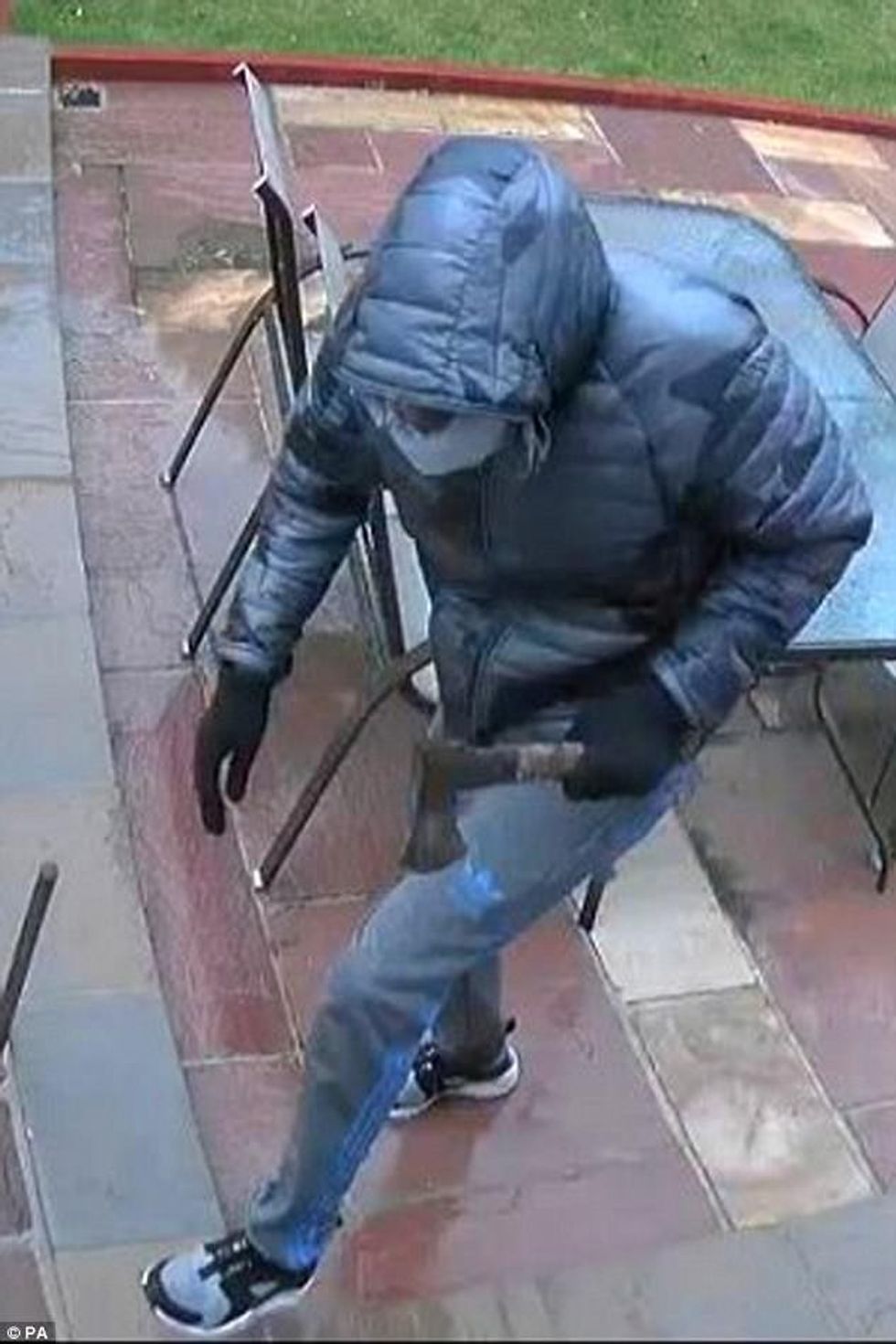 Plaçkitësit e armatosur tmerruan banorët duke iu hyre ne shtepi ne mes te dites foto 2