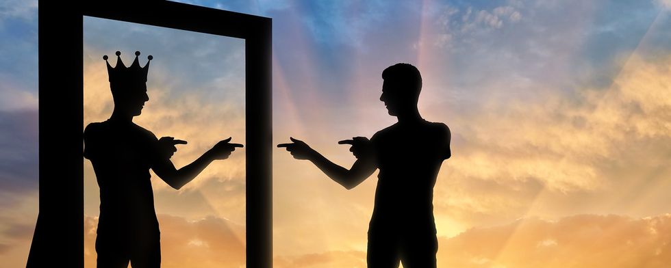 Podcast narcissism banner desk