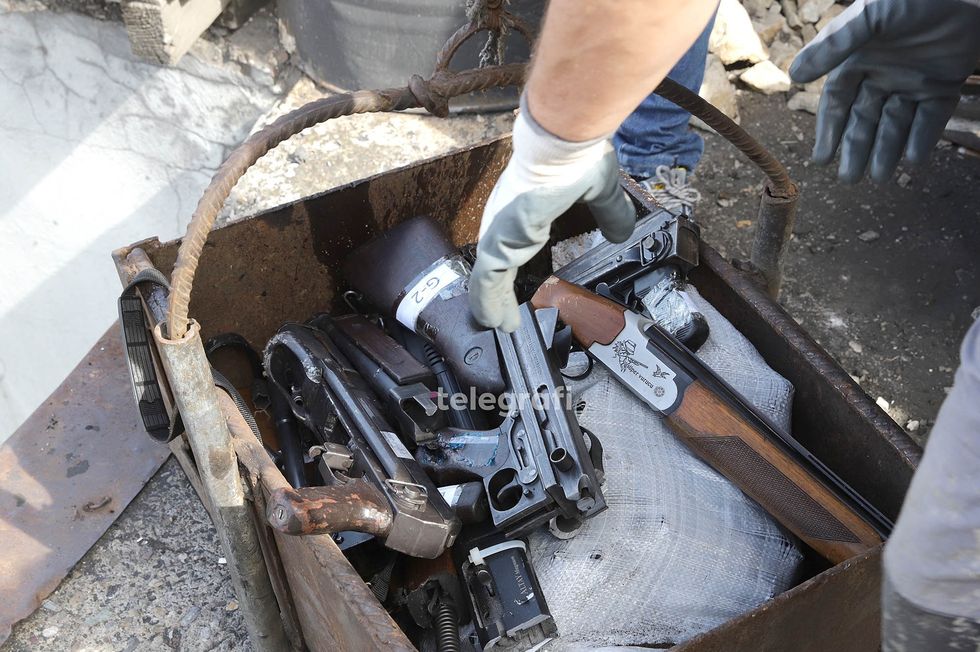 Policia e Kosoves ben shkaterrimin e armeve te cilat jane konfiskuar foto Ridvan Slivova 23