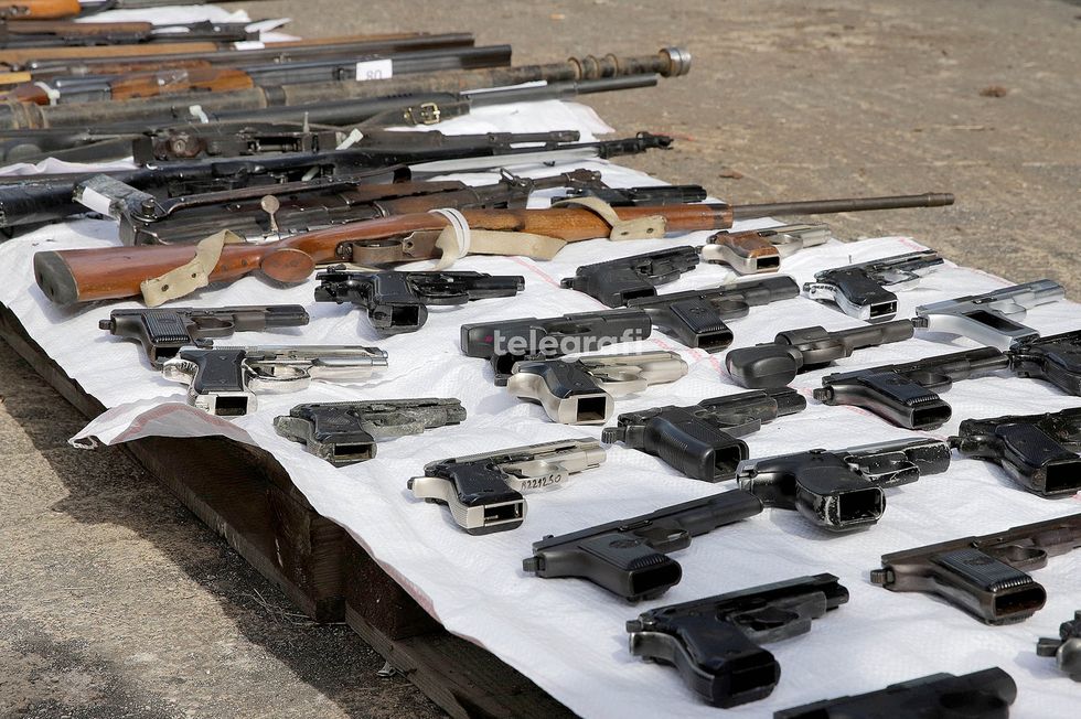 Policia e Kosoves ben shkaterrimin e armeve te cilat jane konfiskuar foto Ridvan Slivova 3