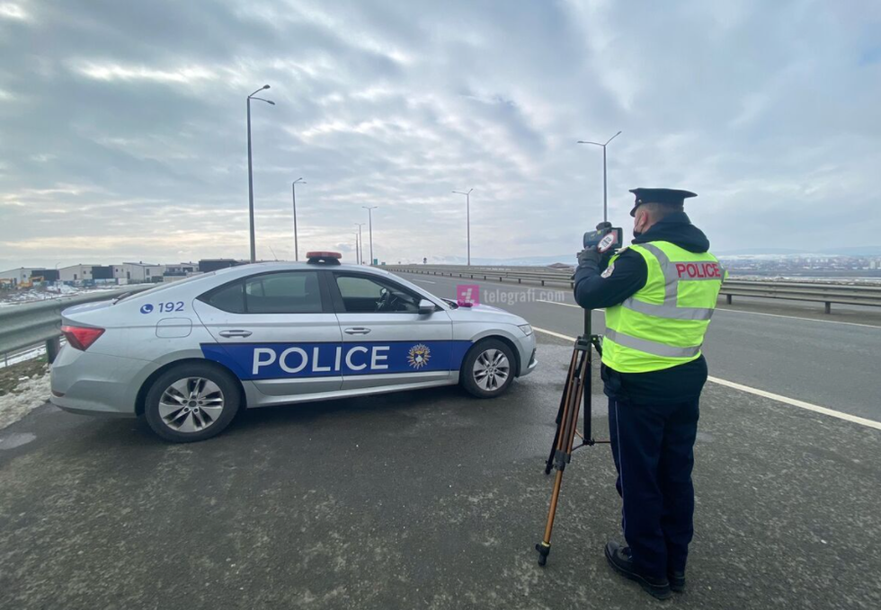 Policia e Kosoves me radar