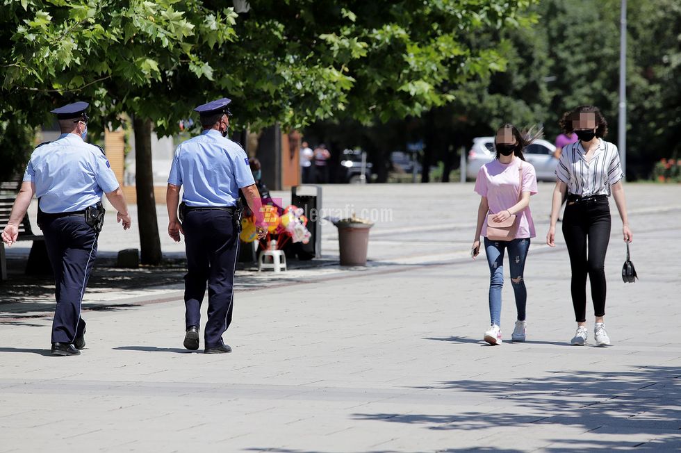 policia ne kontrollin e masave per bartjen e maskave covid19 foto Ridvan Slivova 2