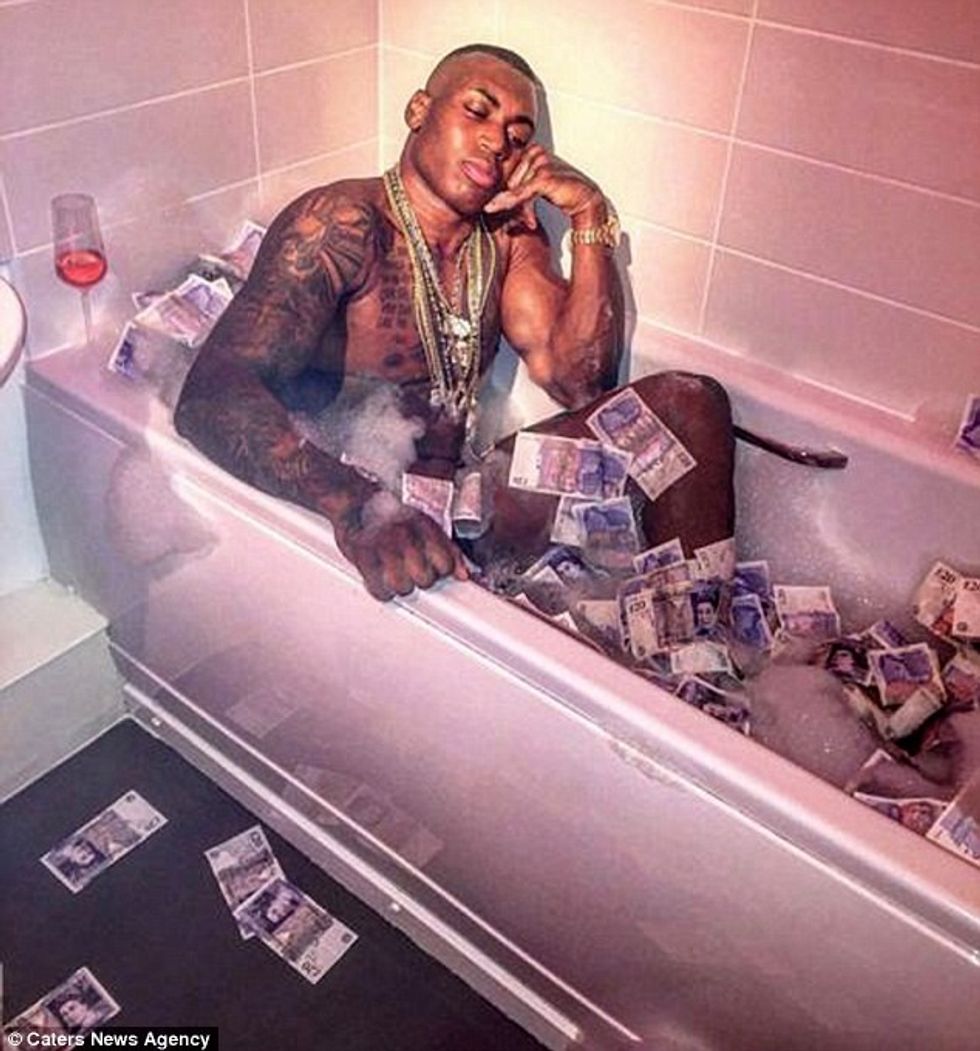 Policia zbulon shitësin e drogës qe lavderohej me luks ne rrjete sociale foto 2