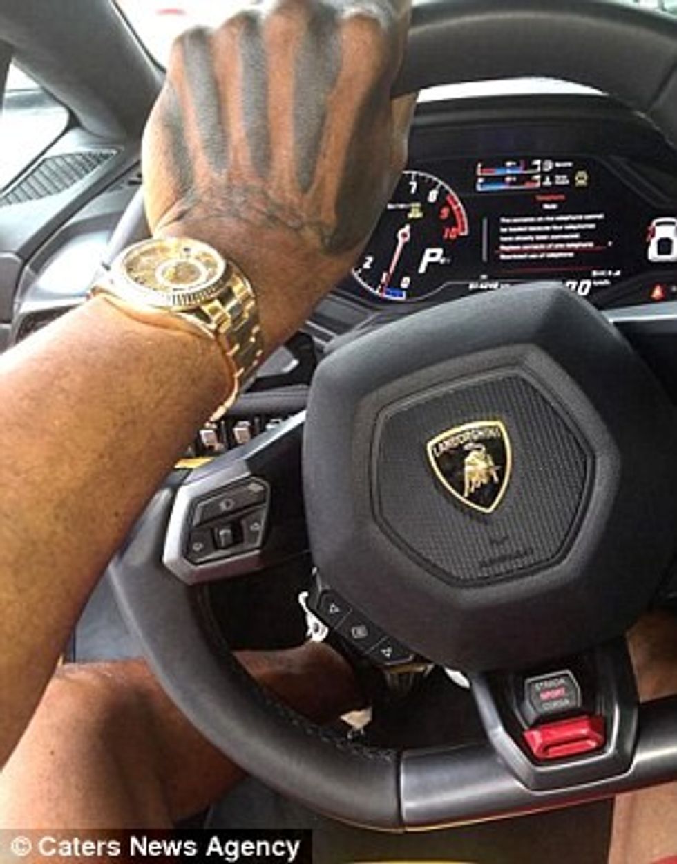 Policia zbulon shitësin e drogës qe lavderohej me luks ne rrjete sociale foto 7