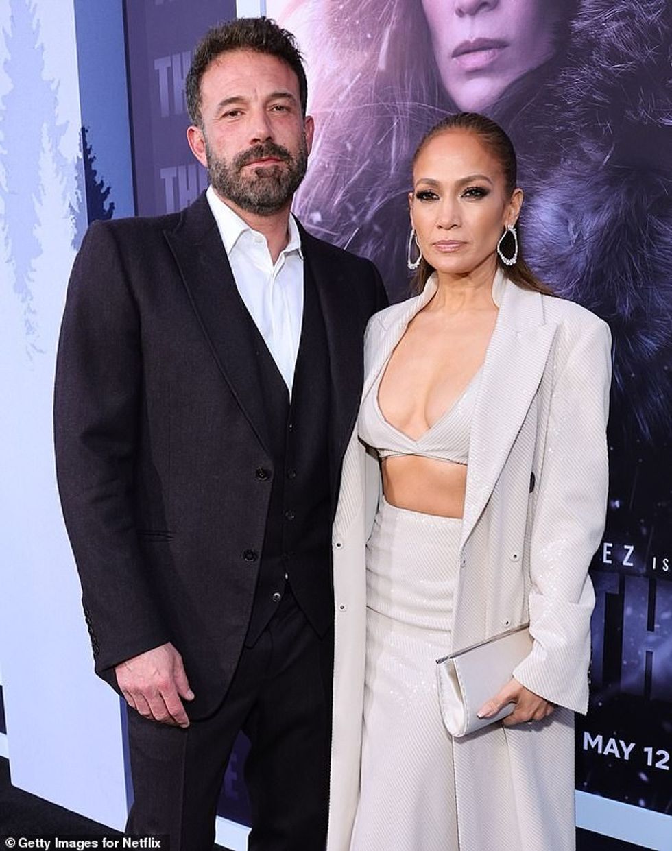 Por ka pasur pretendime nga UsWeekly se ajo është në shkëmb me Ben Affleck sepse ajo bën të kundërtën: ajo punon shumë. Parë me Benin në vitin 2023