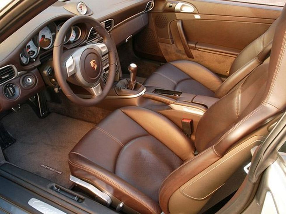 Porsche detyrohet të blejë syze për disa nga blerësit e makinave foto 4