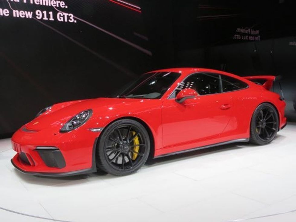 Porsche krijon e sistemin e vet vozitjes ne nivelin e shofereve te garave foto 3