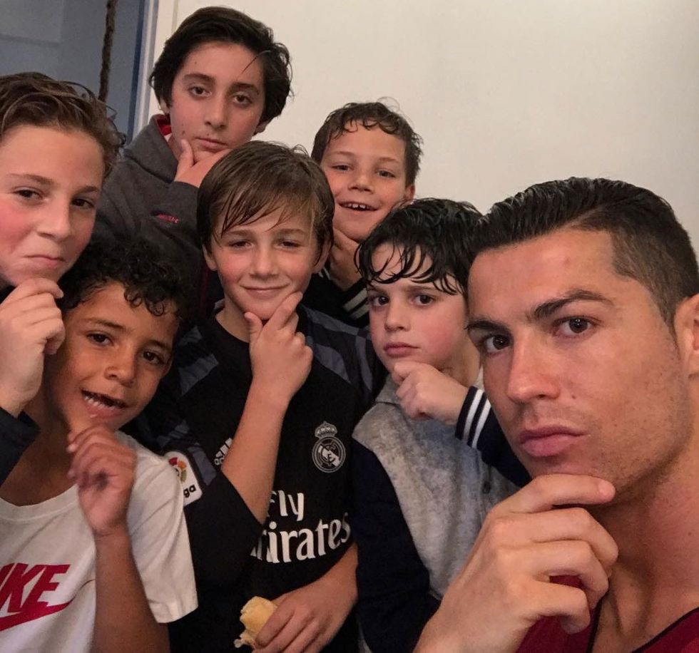 Poza që po bën xhiron e botës...