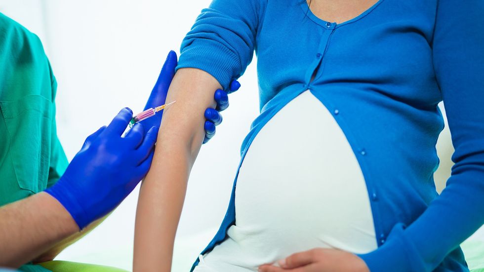 Pregnant covid vaccine featured