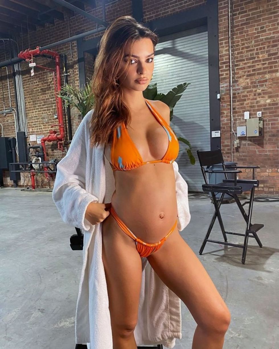 Pregnant Emily Ratajkowski Maternity Style Moments Slide 2