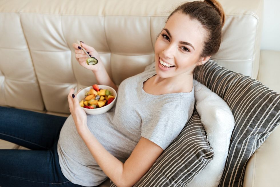 Pregnant woman eating2