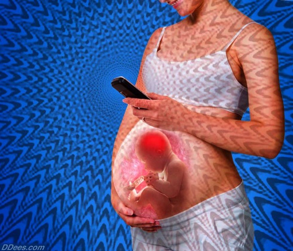 PregnantWithCellPhone2