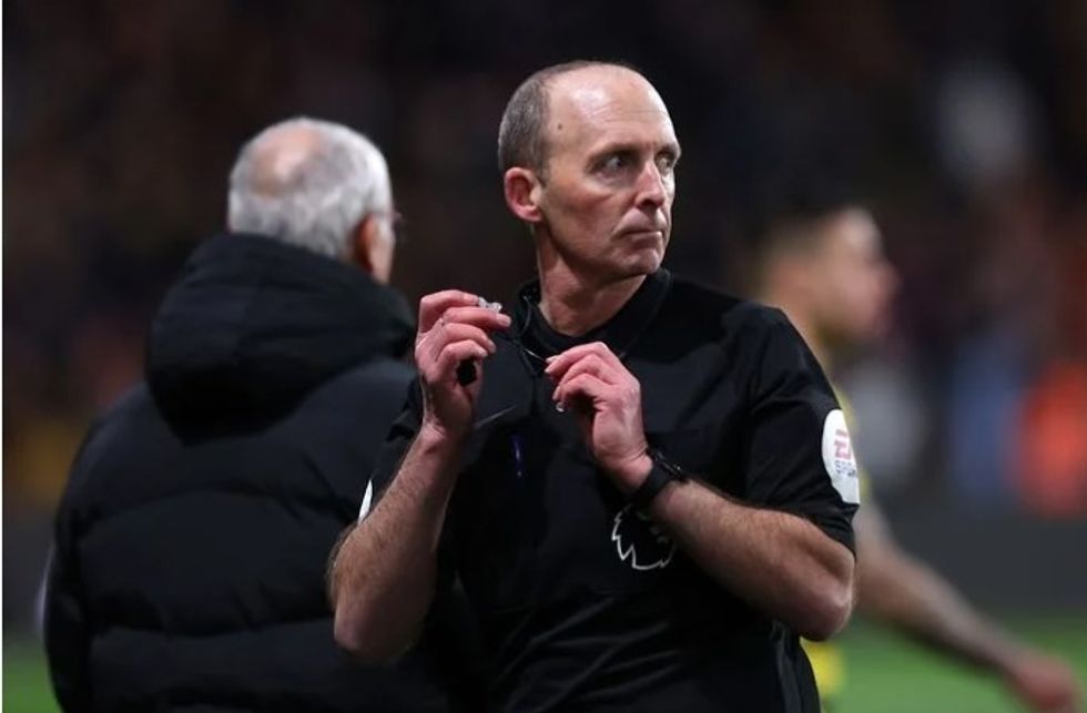 premier league referet 1 1