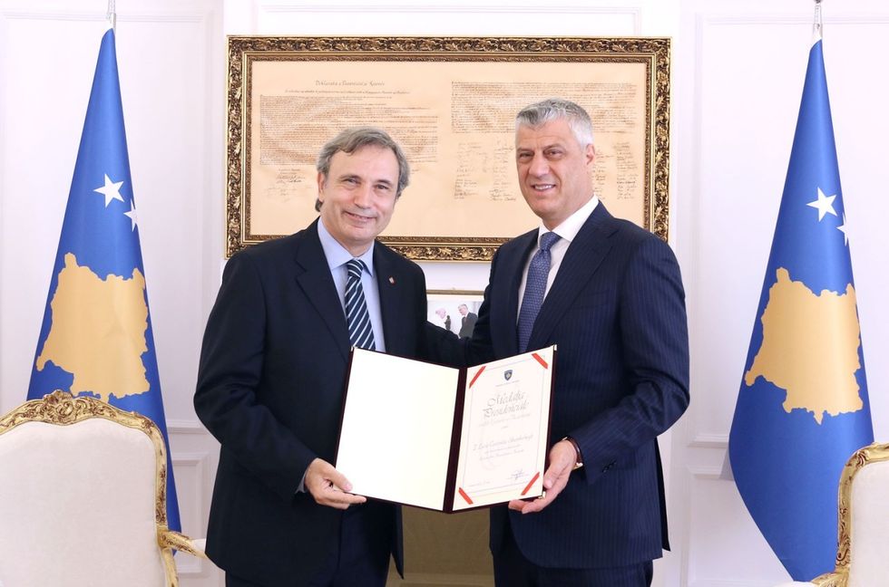 Presidenti Thaçi dekoron Loris Castriota Skanderbegun Reto Nausen dhe Gjon Berishën 1