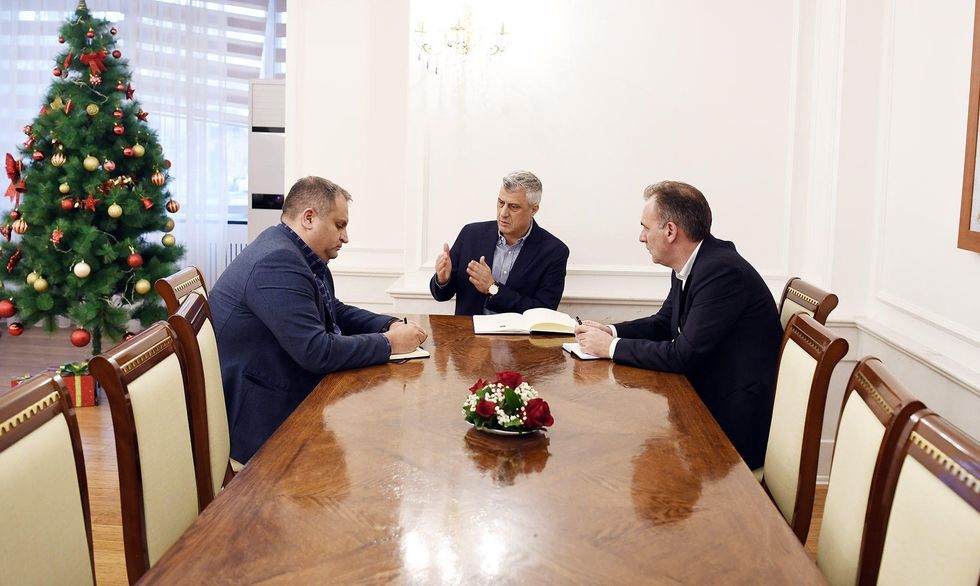 Presidenti Thaçi takoi kryesuesit e Ekipit Negociator 1 e1545665019610