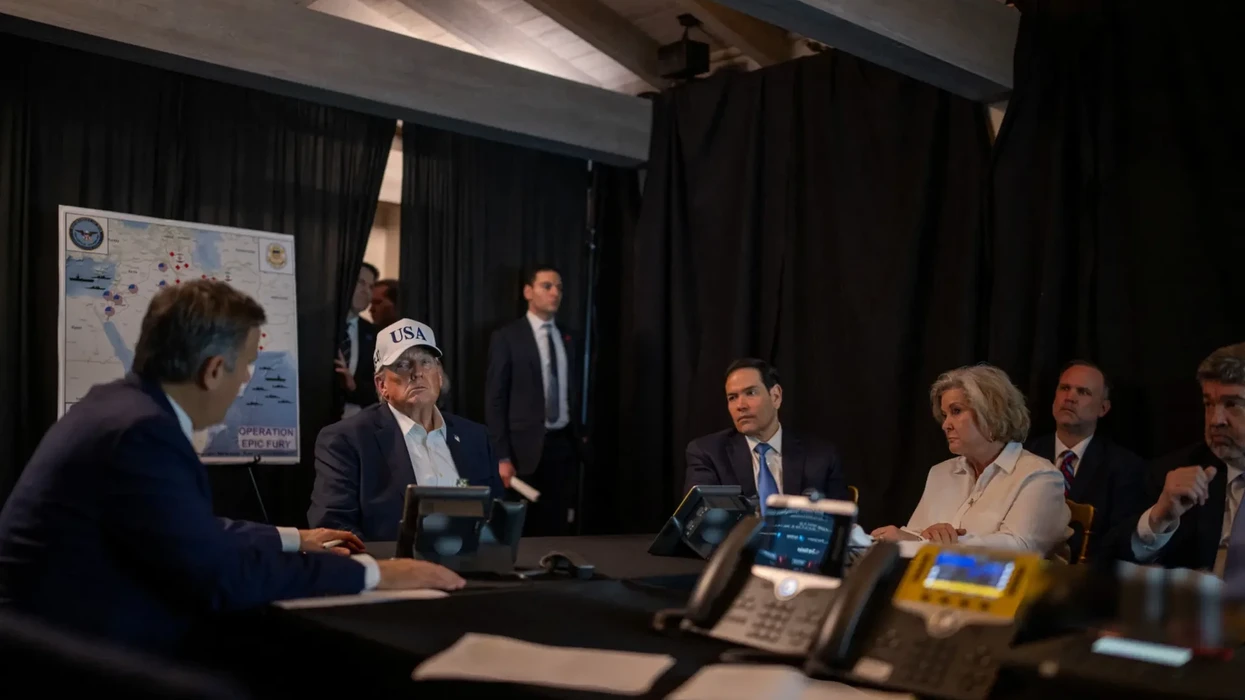 Trumpi goditi Iranin - por në të vërtetë e ka Kinën në shënjestër