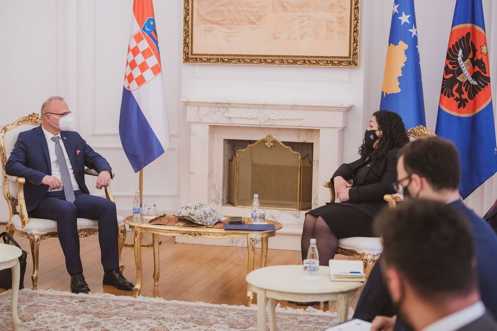 Presidentja e Republikes se Kosoves dr. Vjosa Osmani pret ne takim ministrin e Puneve te Jashtme te Kroacise 4