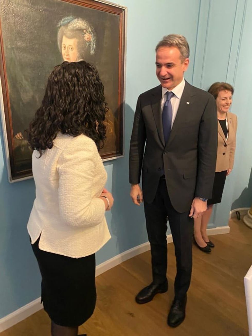 Presidentja Osmani dhe kryeministri Kurti takuan kryeministrin Grek Kyriakos Mitsotakis 2 1