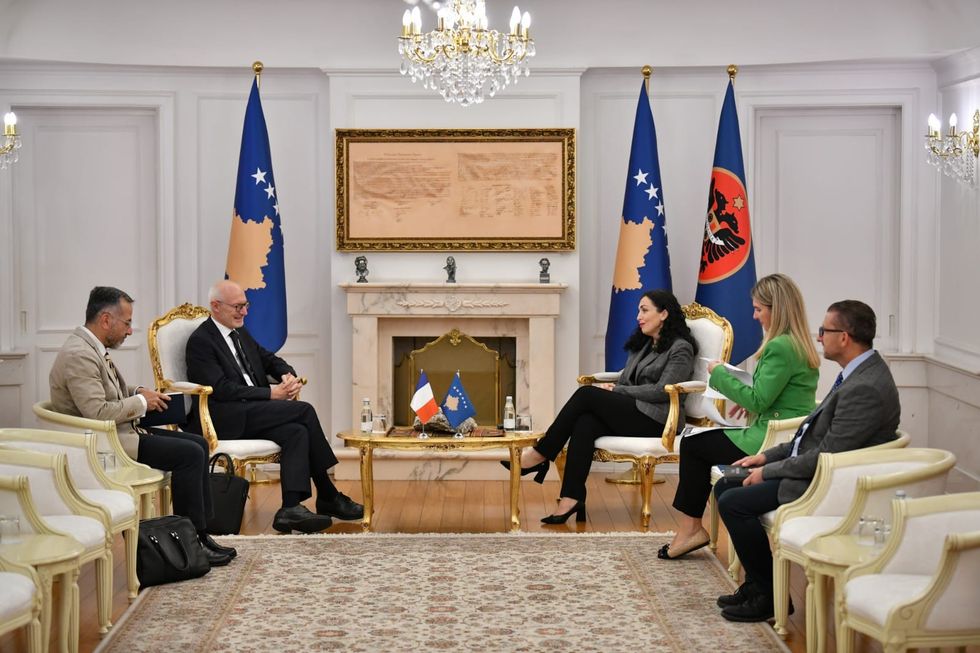 Presidentja Osmani priti ne takim ambasadorin francez Olivier Guerot 2