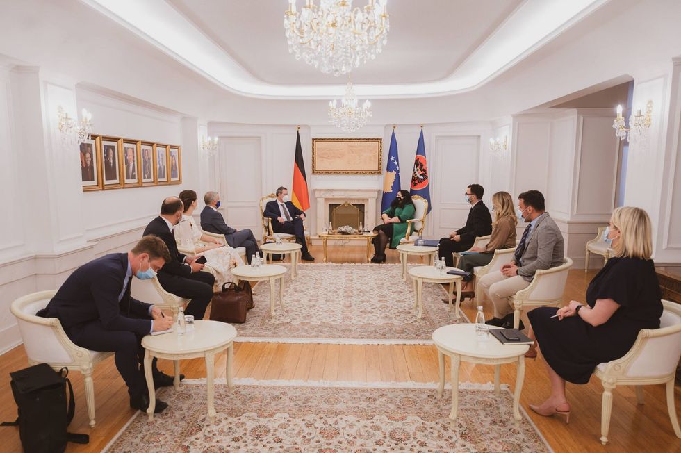 Presidentja Osmani priti ne takim Sekretarin e Shtetit ne Ministrine e Jashtme te Gjermanise Miguel Berger 2 scaled