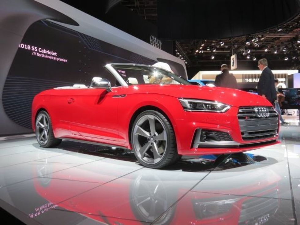 Prezantohen para publikut Audi A5 dhe S5 cabriolet foto 8