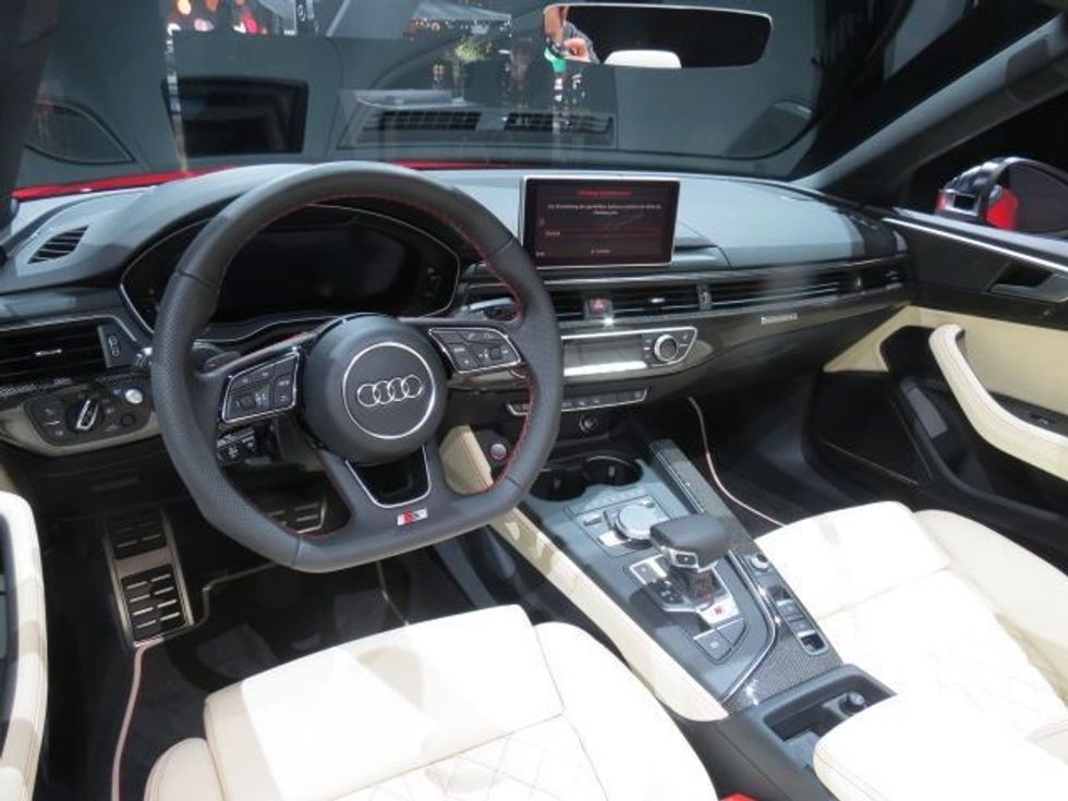 Prezantohen para publikut Audi A5 dhe S5 cabriolet foto 9