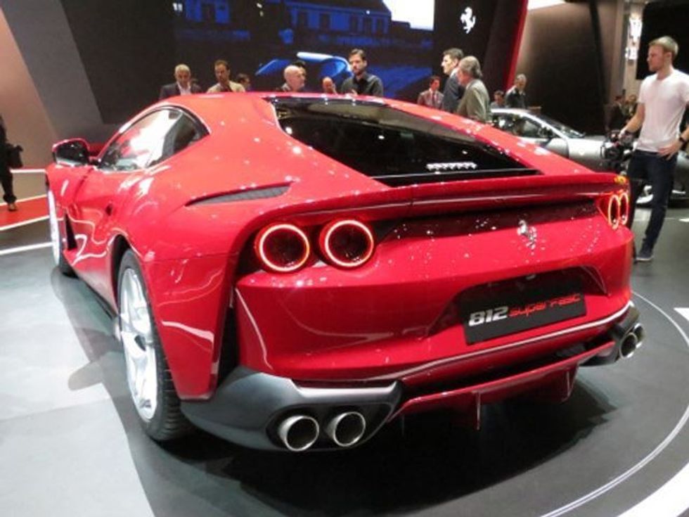 Prezantohet Ferrari 812 elegant dhe shume i shpejte foto 4