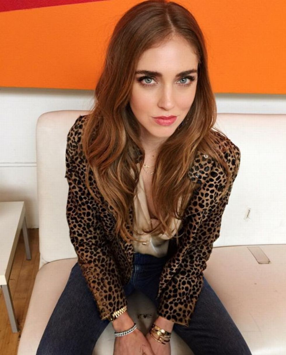 Print animal & buzë të kuqe