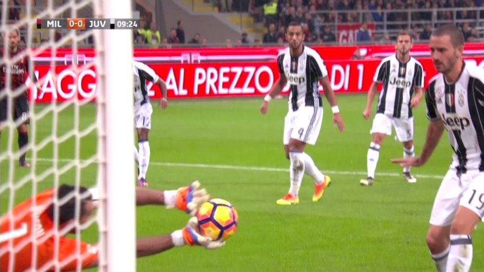 Pritja e Buffon pas goditjes së bukur nga Suso.