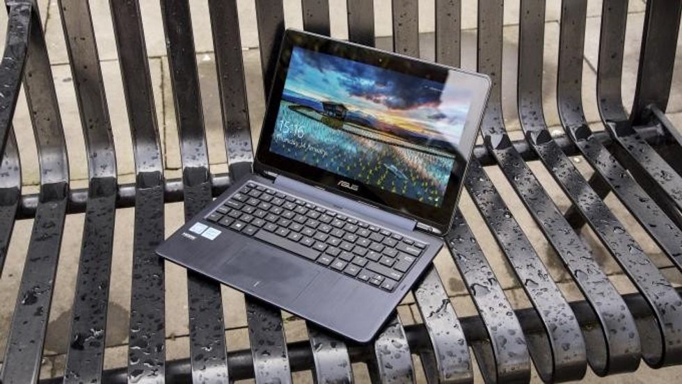 Procesori: Dual-core 1.6GHz Intel Celeron N3050, RAM: 2GB, Dimensionet: ..4mm, Pesha: 1.2kg, Madhësia e ekranit: 11.6in , Rezolucioni i ekranit: 1,, Grafika: Intel HD Graphics, Memoria: 32GB