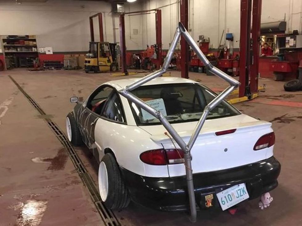 Pronarët nuk ndalojnë së shëmtuari veturat e tyre foto 10