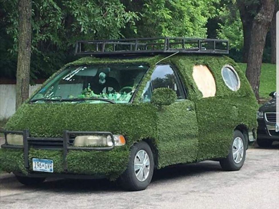 Pronarët nuk ndalojnë së shëmtuari veturat e tyre foto 2