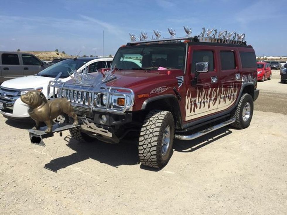 Pronarët nuk ndalojnë së shëmtuari veturat e tyre foto 3