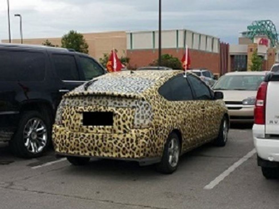 Pronarët nuk ndalojnë së shëmtuari veturat e tyre foto 4