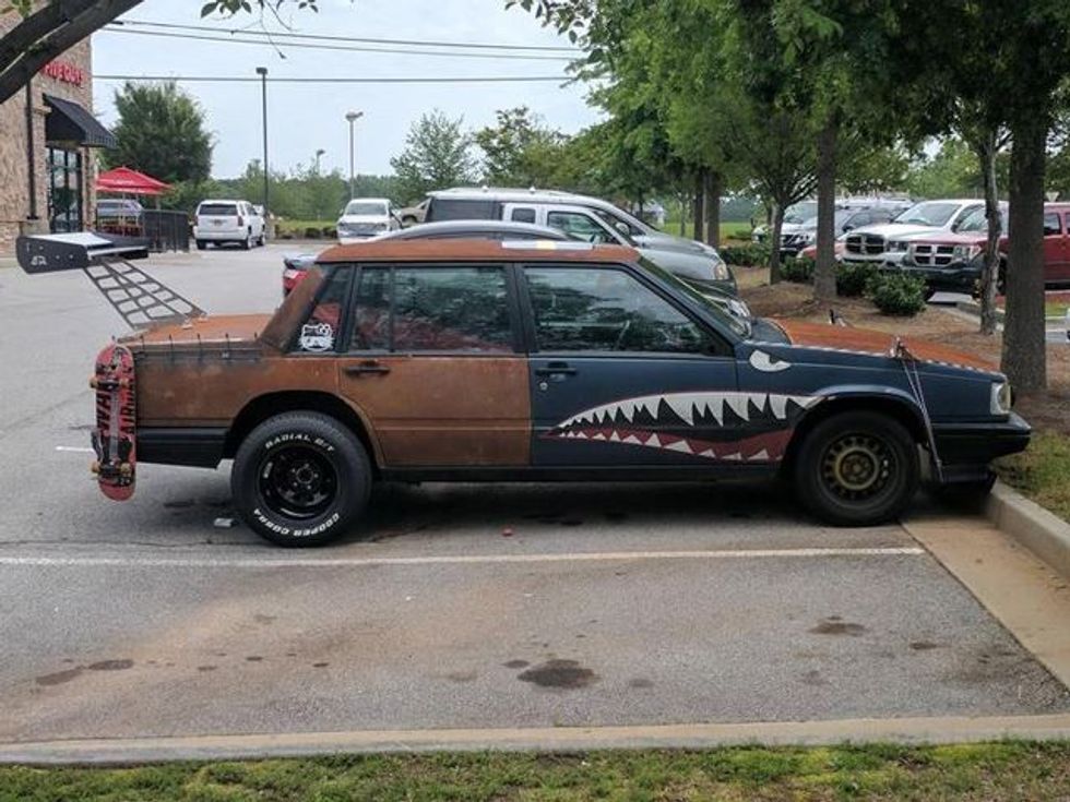 Pronarët nuk ndalojnë së shëmtuari veturat e tyre foto 5