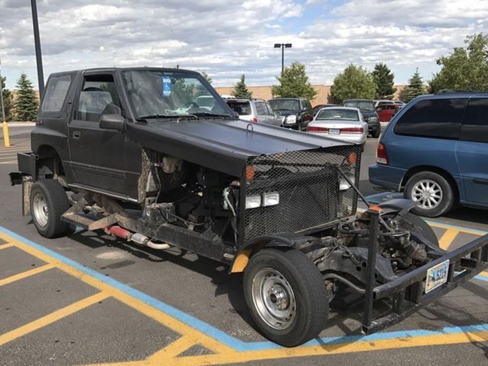 Pronarët nuk ndalojnë së shëmtuari veturat e tyre foto 7