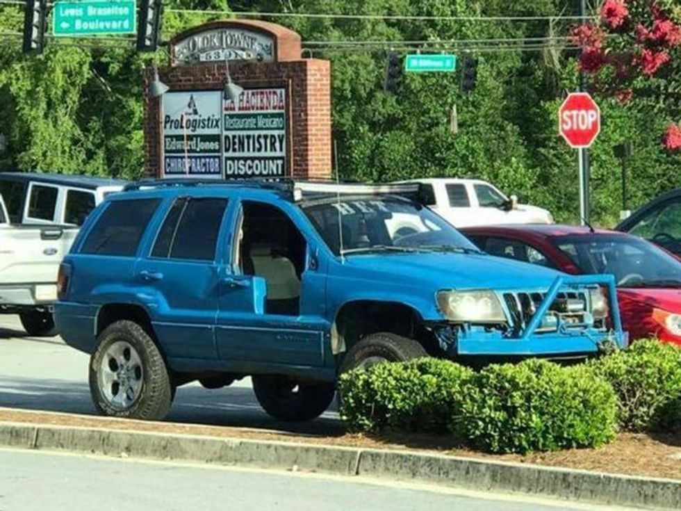 Pronarët nuk ndalojnë së shëmtuari veturat e tyre foto 9