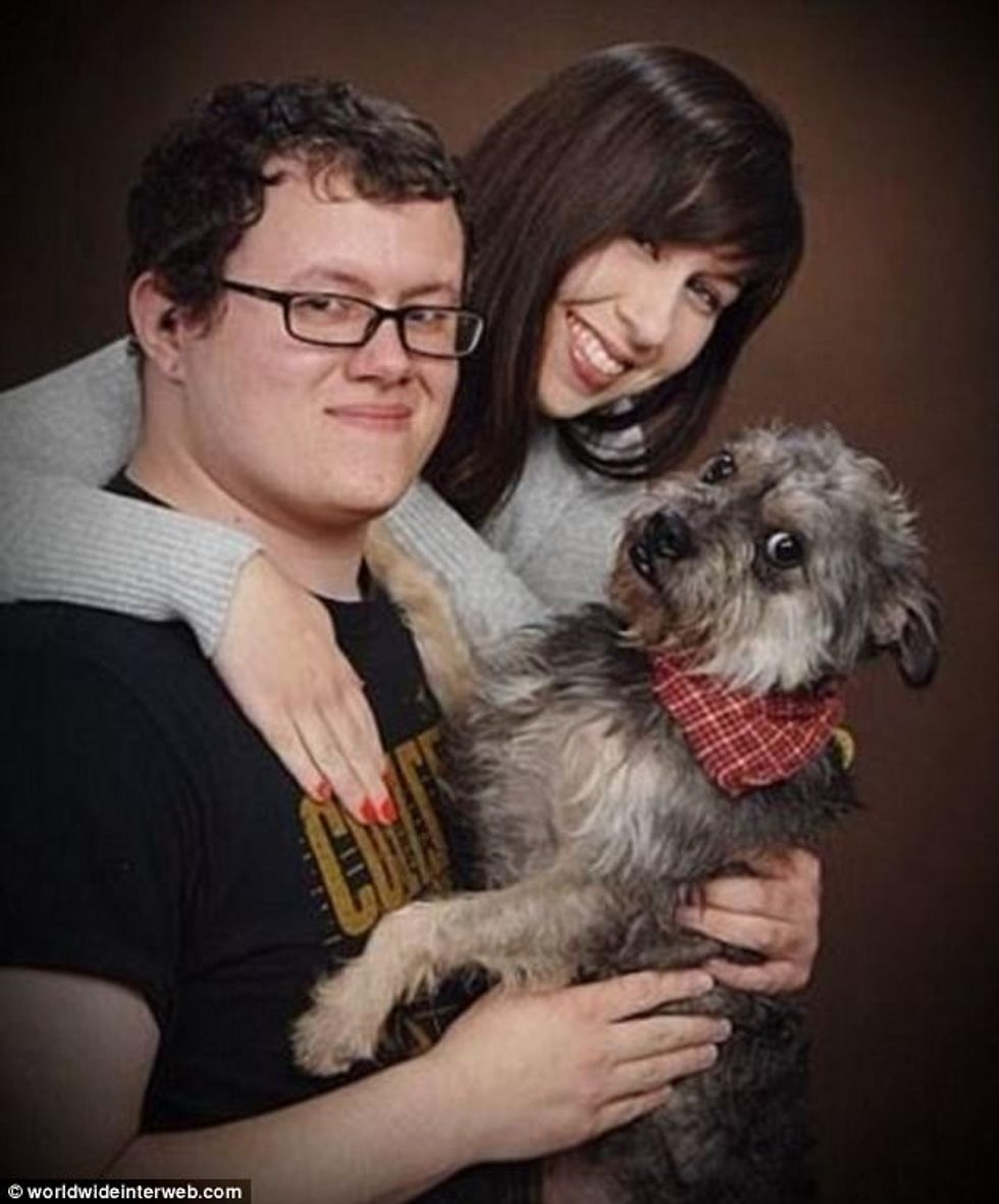 Pronarët pozojnë krenarë me kafshët e tyre fotografite qesharake bejne xhiro ne internet foto 5