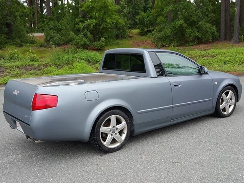 Pronari krijoi hapësirën për bartjen e mallrave në makinën Audi foto 2