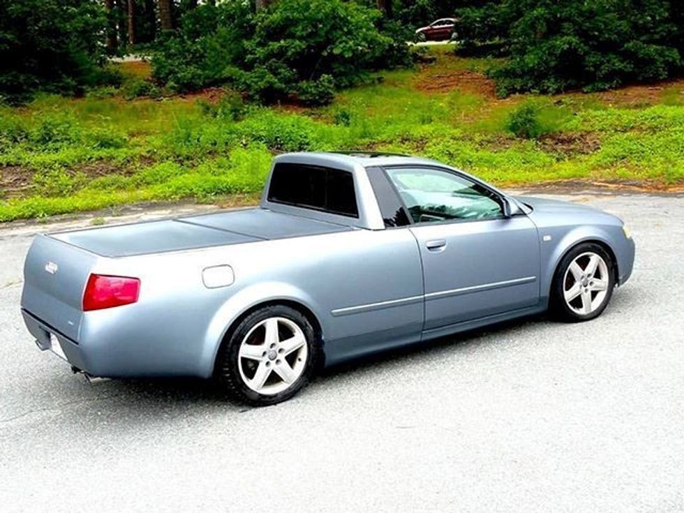 Pronari krijoi hapësirën për bartjen e mallrave në makinën Audi foto 3